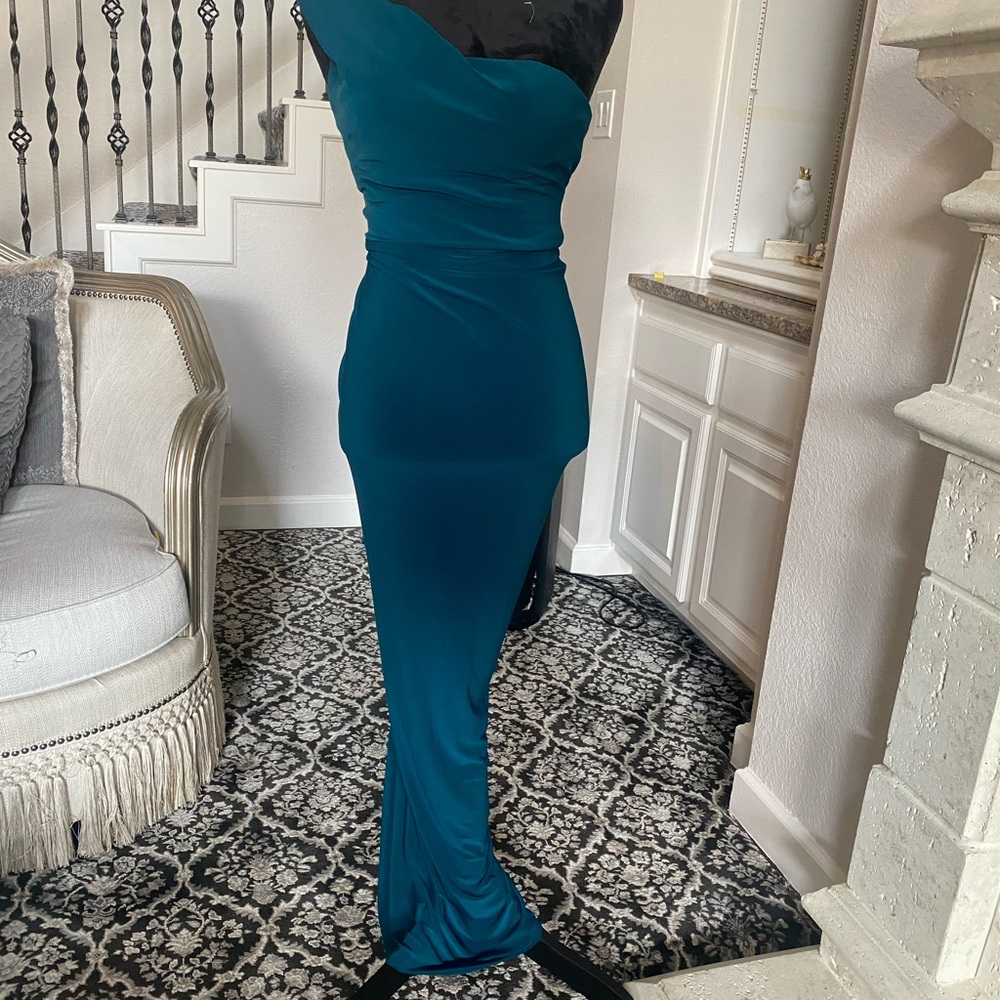 XSCAPE gorgeous one shoulder green ruffled dress